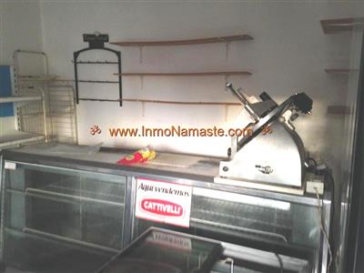 Excelente Local Comercial en Edificio Ginkgo