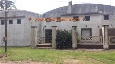 Excelente Salón de Eventos a metros de Rambla y Plaza de Toros